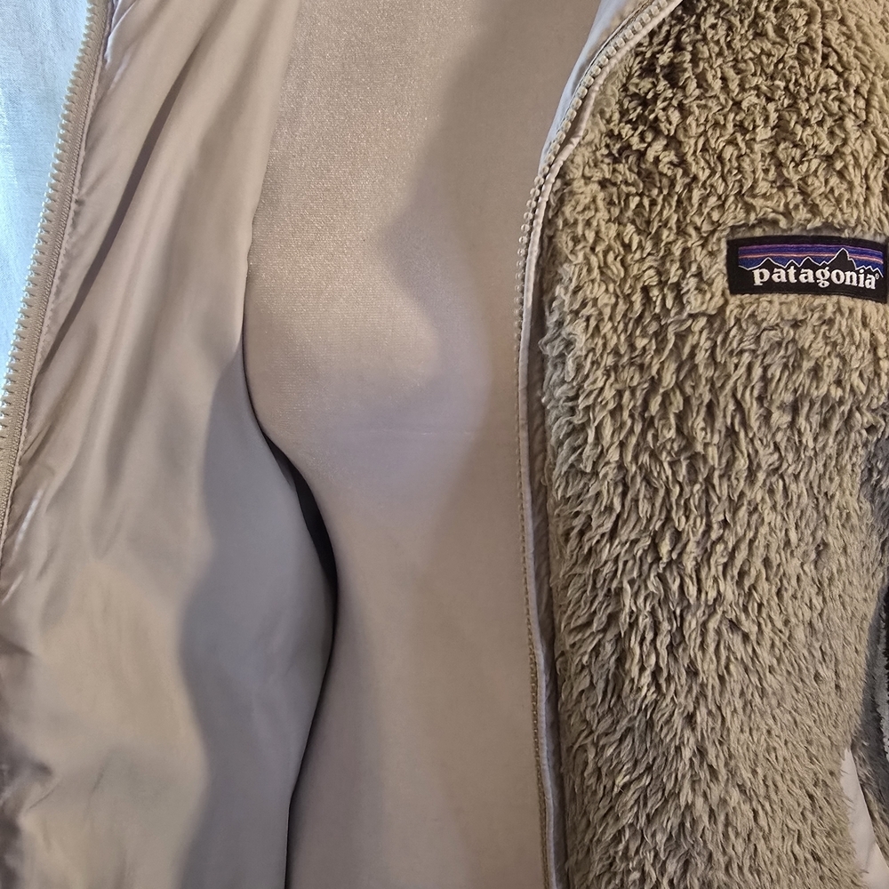 Patagonia Women's Cream Teddy Jacket - Picture 5 of 7